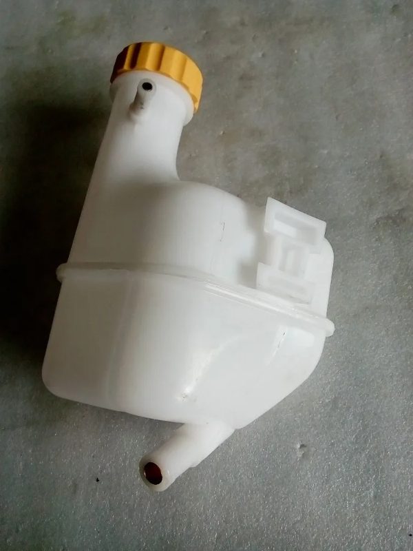 S11-121111KA Auto Part Water Reservoir Tank for Chery QQ — photo 2