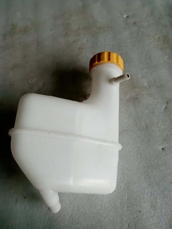S11-121111KA Auto Part Water Reservoir Tank for Chery QQ — photo 3