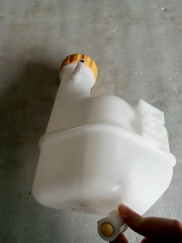 S11-121111KA Auto Part Water Reservoir Tank for Chery QQ — photo 4